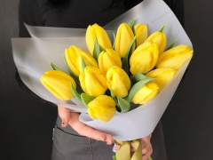 15 Желтых Тюльпанов в пленке