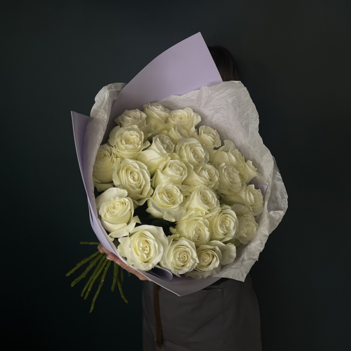 Букет из 25 белых роз Proud