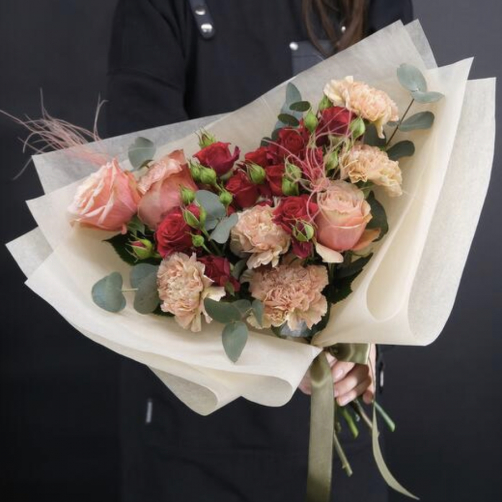 Букет с пионовидными розами Кахала и кустовыми розами (Изображение 1)