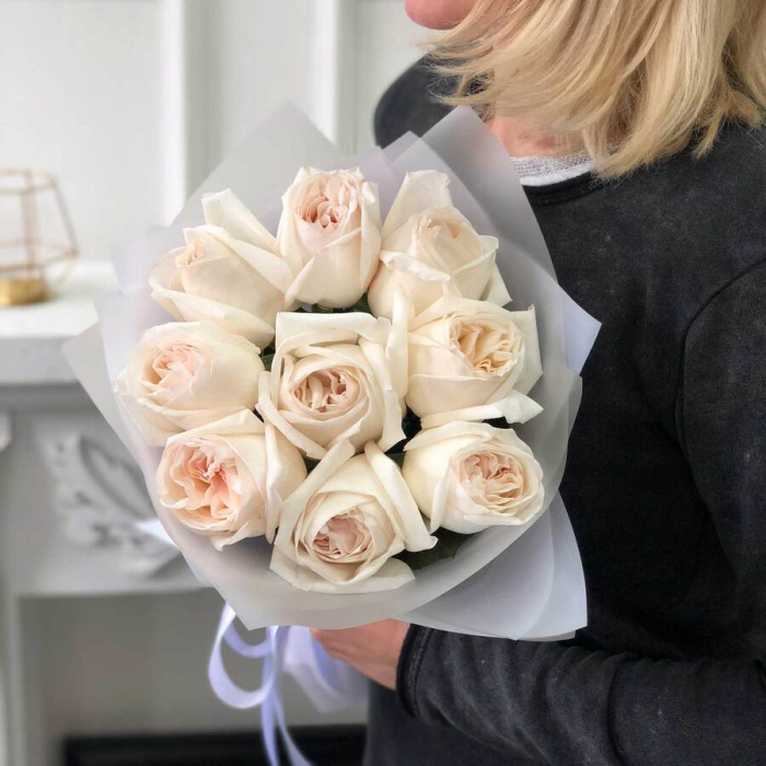 9 ароматных пионовидных роз White O’Hara