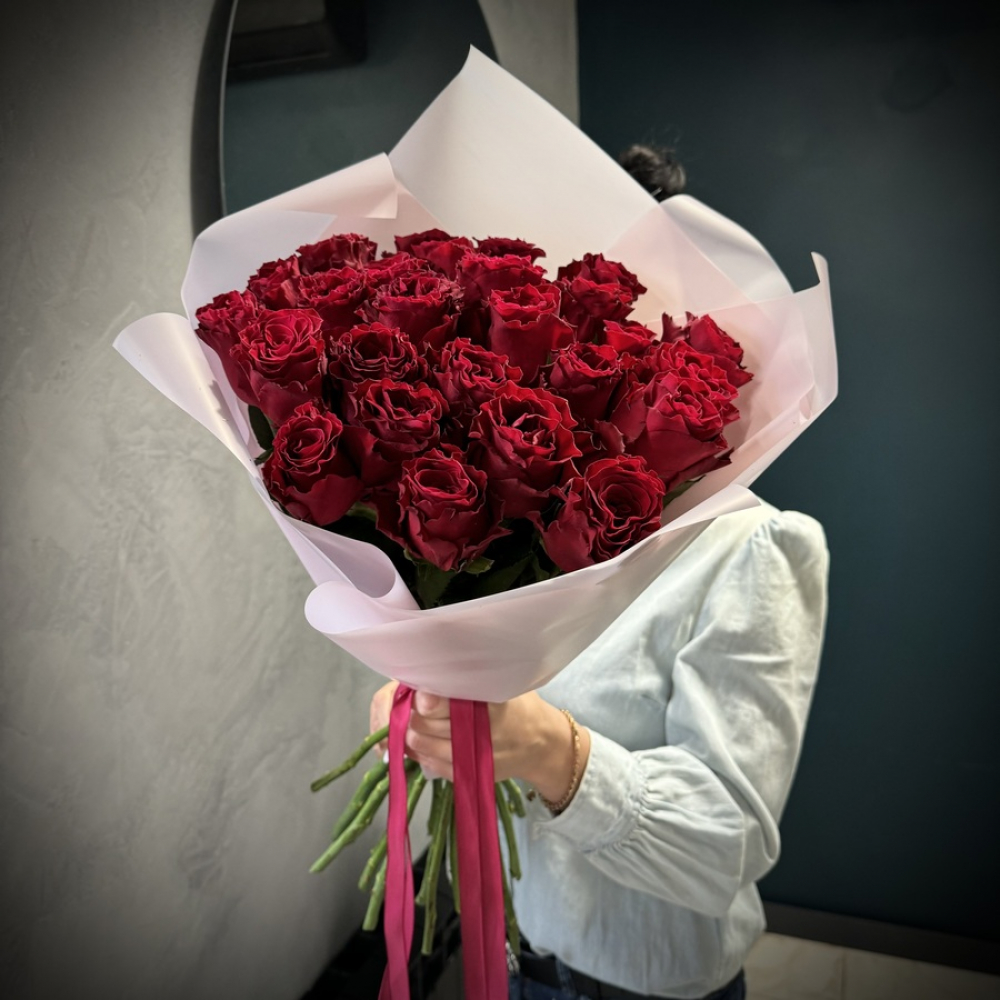 Букет из 25 красных роз (Изображение 1)