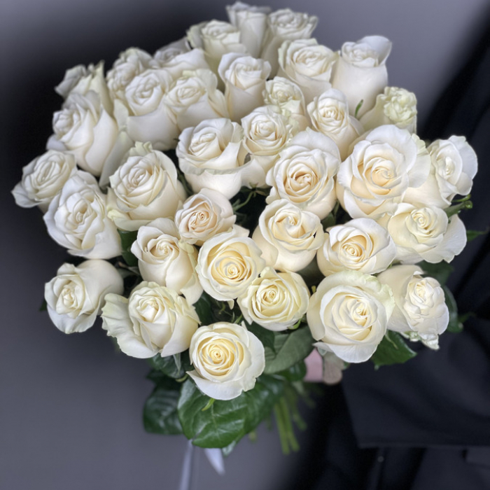 35 белоснежных роз Proud