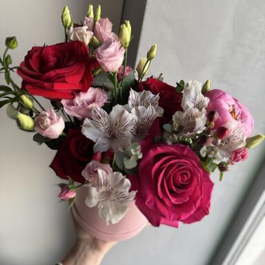 Композиция в шляпной коробке 