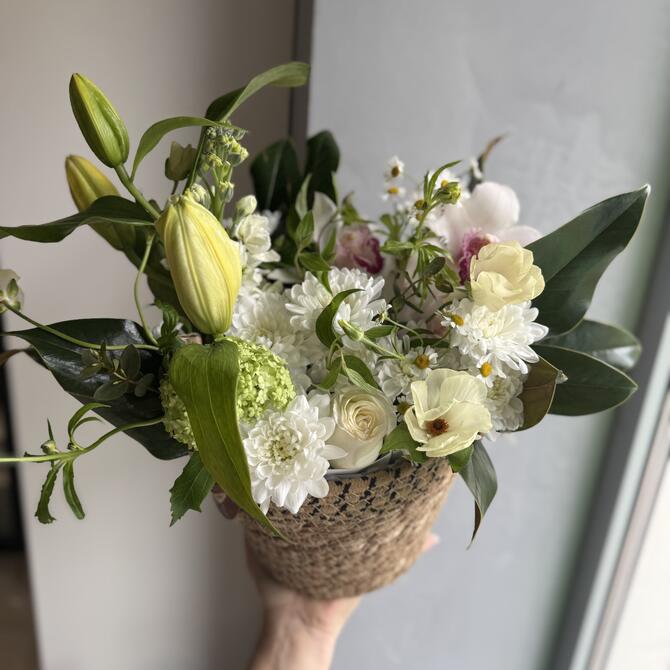 Композиция «Angel» в плетеной корзине 