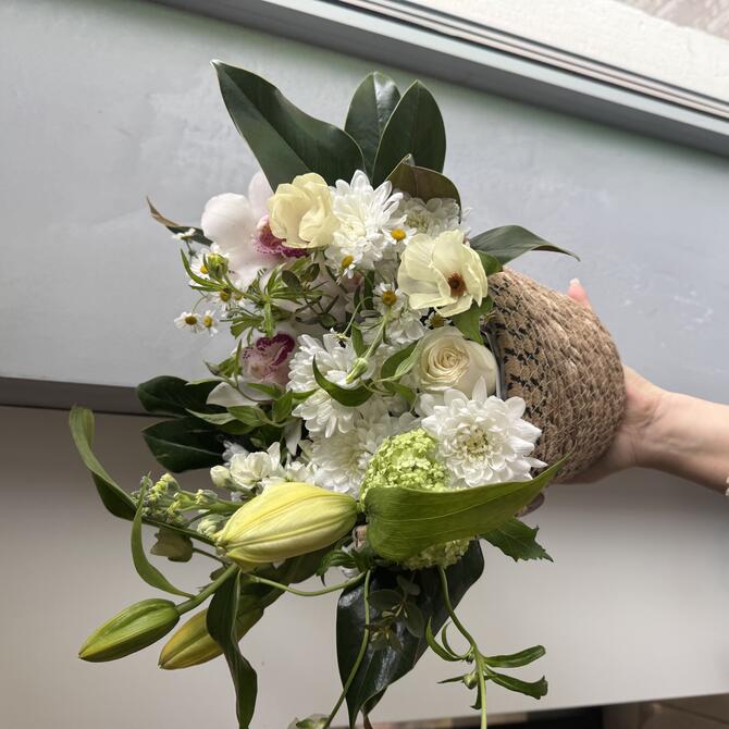 Композиция «Angel» в плетеной корзине 