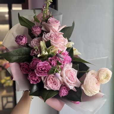 Букет «Love» с пионовидными розами 