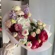 Букет «Charm» с бордовыми пионами 