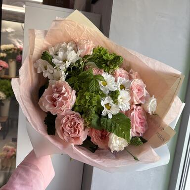 Авторский букет «Peachy Charm» с пионовидными розами 