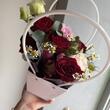 Композиция в красными розами в сумочке 