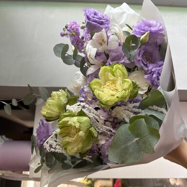 Авторский букет “Lily” с розами Veggie