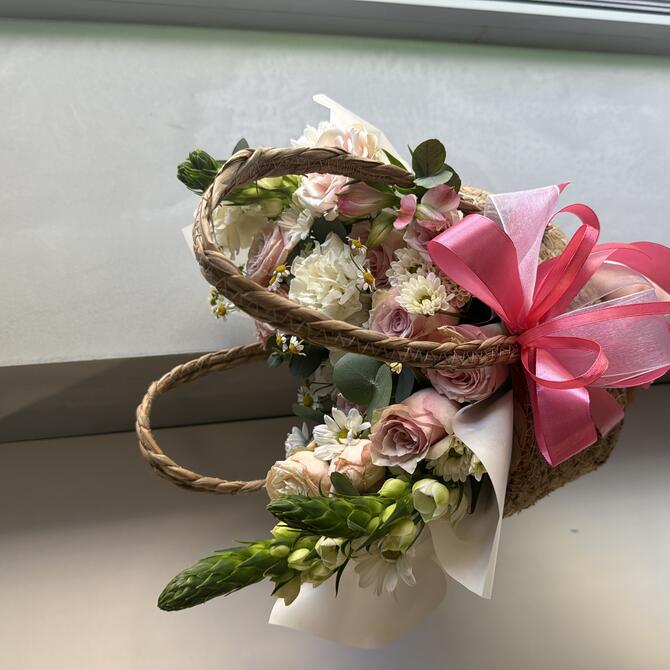 Композиция в корзине «Ella»