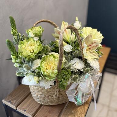 Композиция «Noble» в плетеной корзине