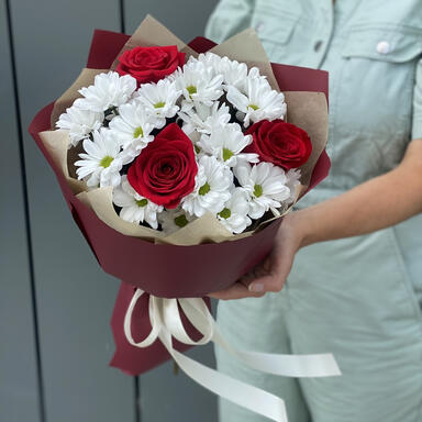 Букет из хризантем и роз S