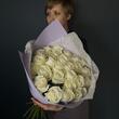 Белые розы "Proud" 25шт LAVENDER