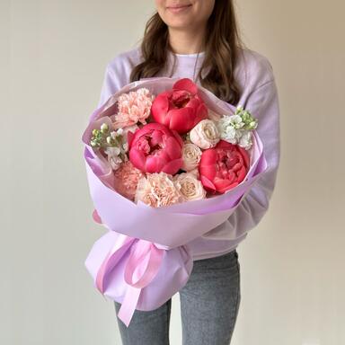 Сборный букет с пионами «Milly»