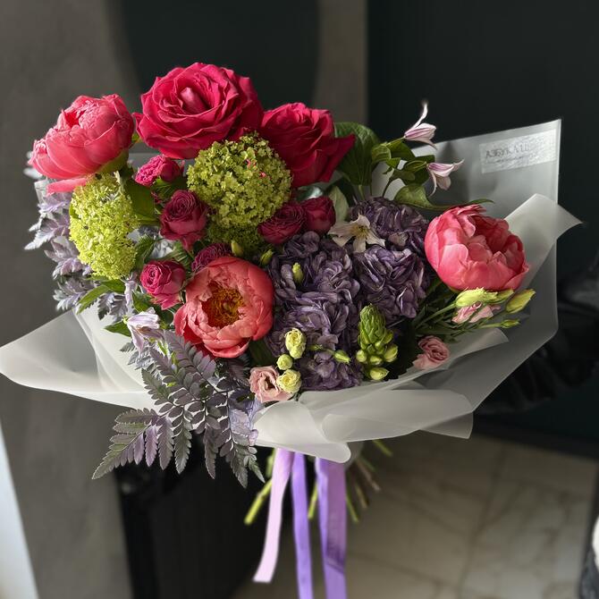 Весенний букет с пионами “Bounty Way”