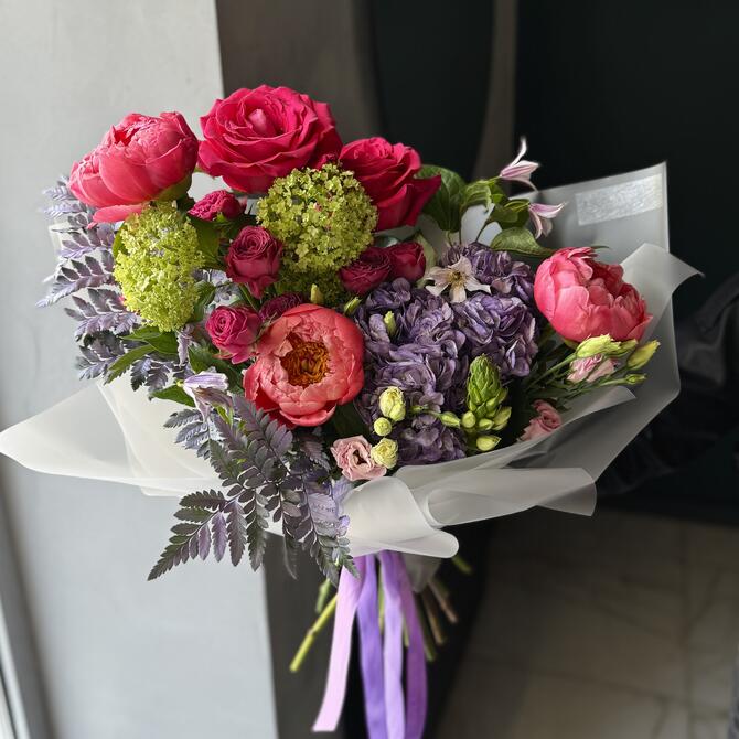 Весенний букет с пионами “Bounty Way”