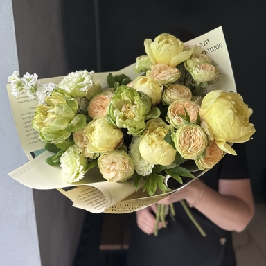 Букет «Freshness» с пионами и пионовидными розами 