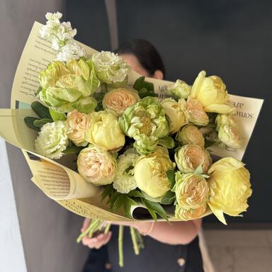 Букет «Freshness» с пионами и пионовидными розами 