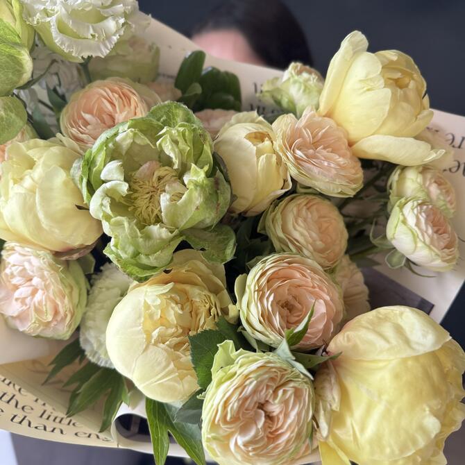 Букет «Freshness» с пионами и пионовидными розами 