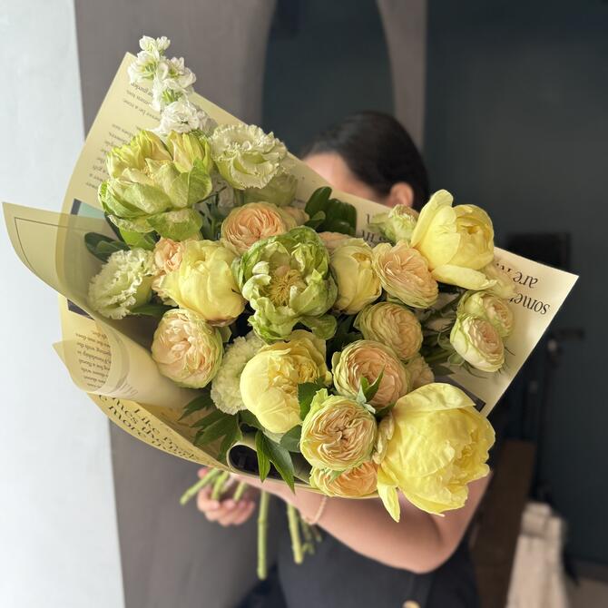 Букет «Freshness» с пионами и пионовидными розами 