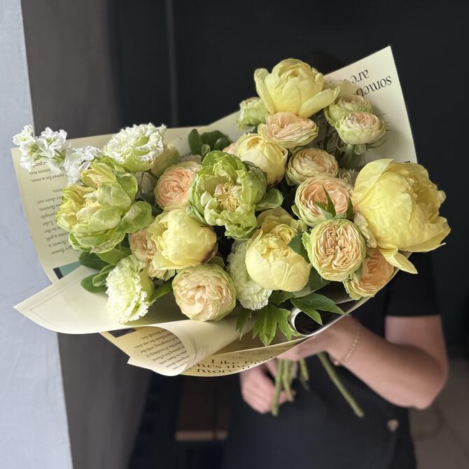 Букет «Freshness» с пионами и пионовидными розами 