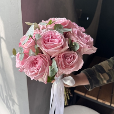 Букет невесты из пионовидных роз Pink O’hara и эвкалипта 