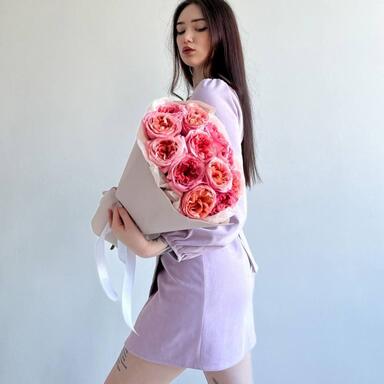 Пионовидные розы Pink Expression в оформлении 15 шт