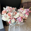 Корзина с цветами «Peach & Pink Delight»
