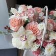 Корзина с цветами «Peach & Pink Delight»