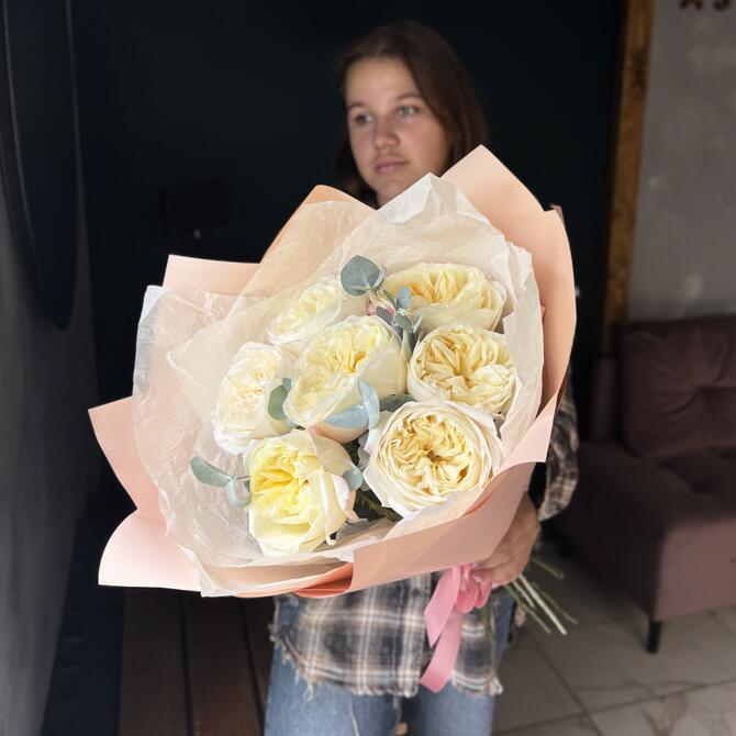 Пионовидная Роза «Fatima» 7шт с эвкалиптом 