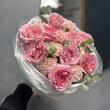 Пионовидные розы Pink O’hara и диантусы с эвкалиптом 