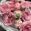 Пионовидные розы Pink O’hara и диантусы с эвкалиптом 