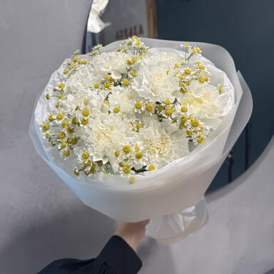 Букет «Cloudlet» с диантусами и ромашками