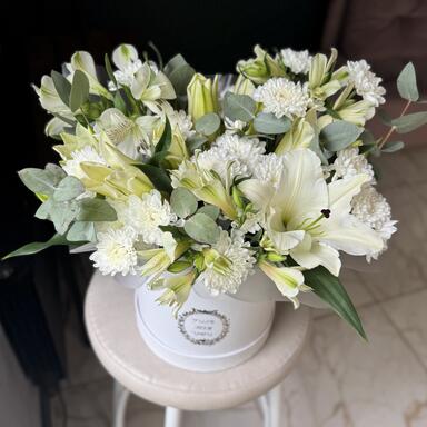 Цветы в коробке «Lily»