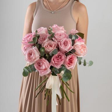 Пионовидные розы Pink O'hara с эвкалиптом 15шт