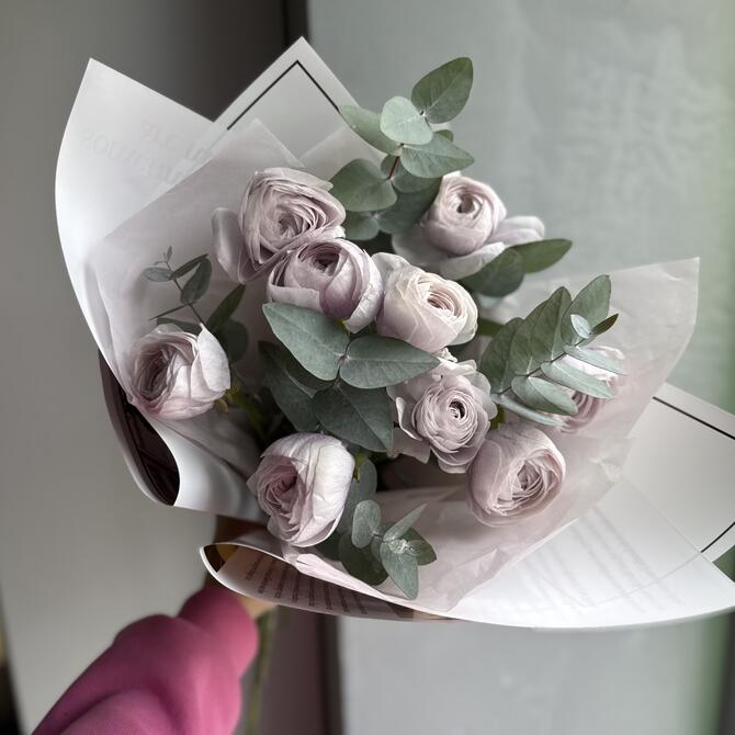 Ранункулюсы Lilac 9шт с эвкалиптом 