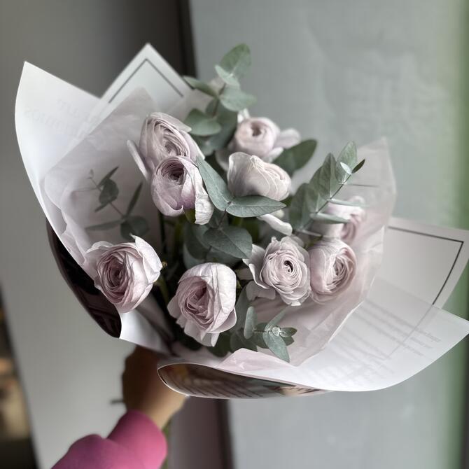 Ранункулюсы Lilac 9шт с эвкалиптом 