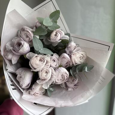 Ранункулюсы Lilac 15шт с эвкалиптом 