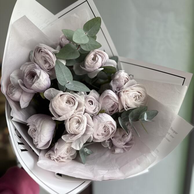 Ранункулюсы Lilac 15шт с эвкалиптом 