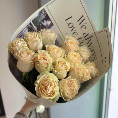 Пионовидные розы Cream Carpi Diem 15шт