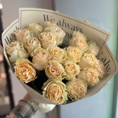 Пионовидные розы Cream Carpi Diem 21шт