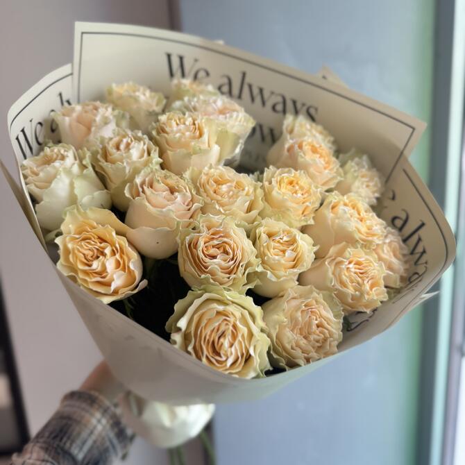 Пионовидные розы Cream Carpi Diem 21шт