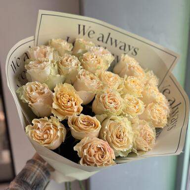 Пионовидные розы Cream Carpi Diem 25шт