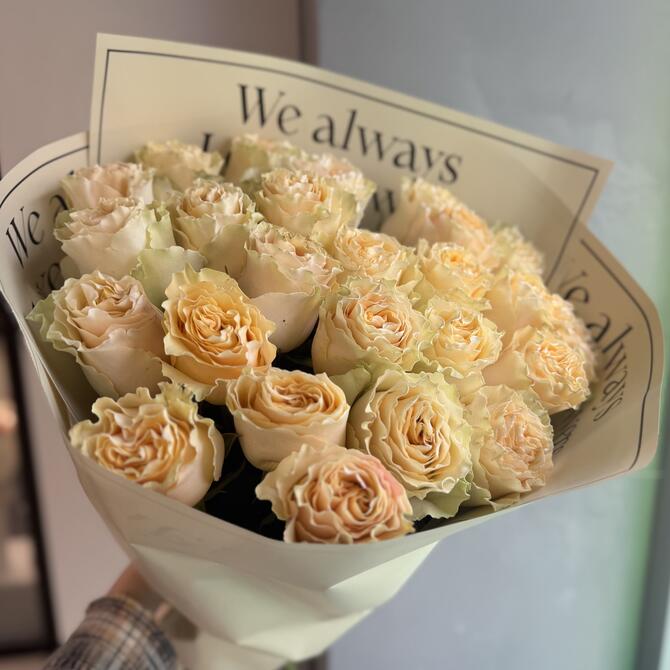 Пионовидные розы Cream Carpi Diem 25шт