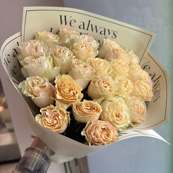Пионовидные розы Cream Carpi Diem 25шт