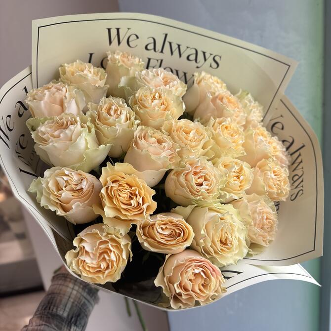 Пионовидные розы Cream Carpi Diem 25шт