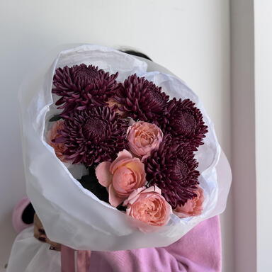 Букет из хризантем Бигуди и пионовидной Джульетты S