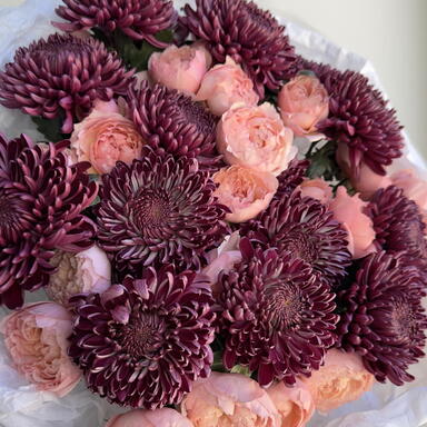 Букет из хризантем Бигуди и пионовидной Джульетты L