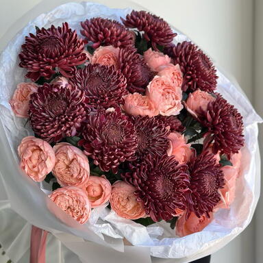 Букет из хризантем Бигуди и пионовидной Джульетты L